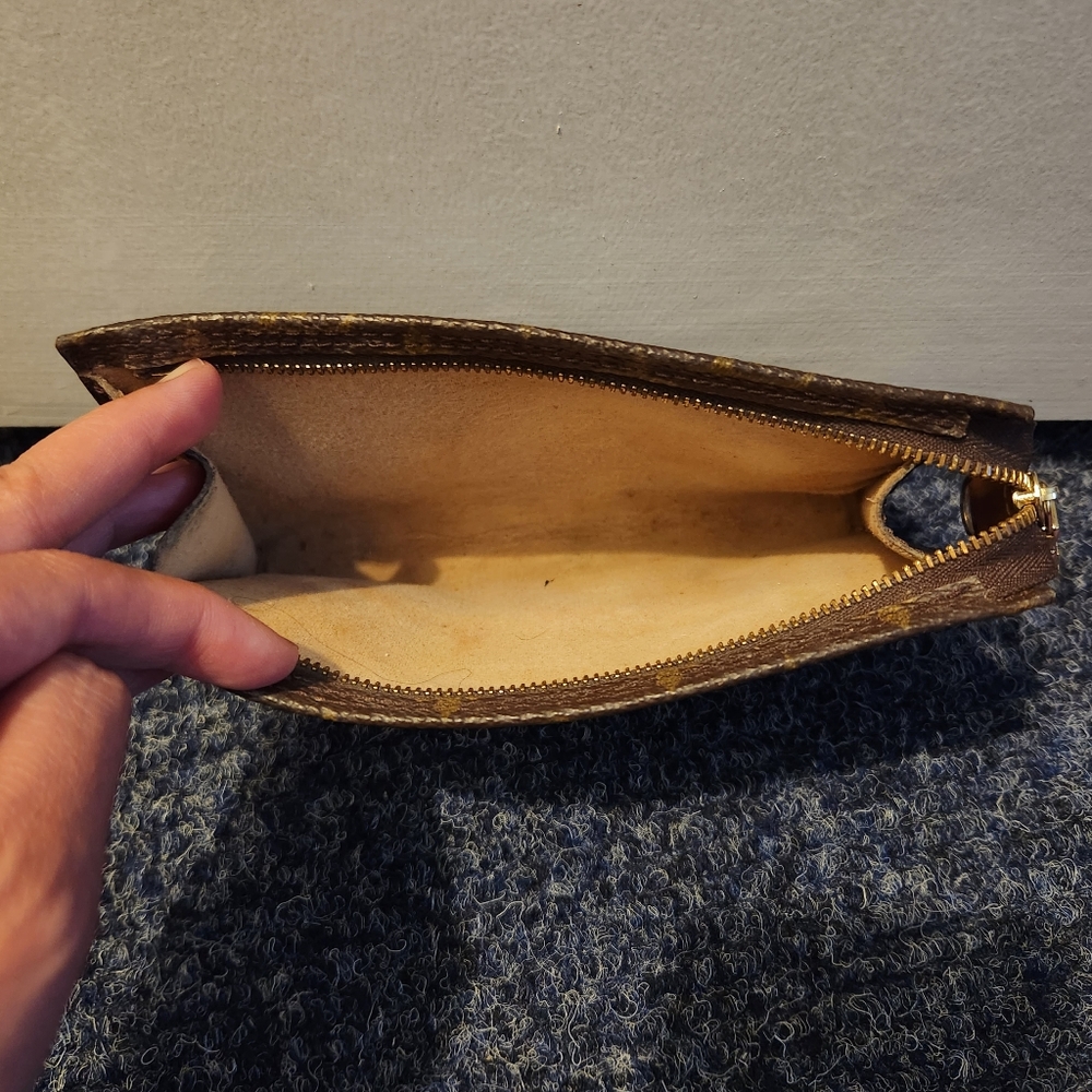 Authentic Louis Vuitton Monogram Toiletry Pouch - Picture 3 of 6